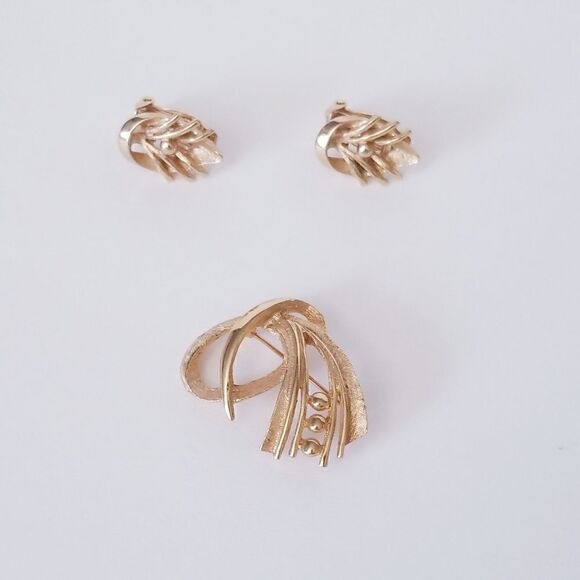 Vintage Gold Hedy Brooch & earrings - Picture 1 of 6